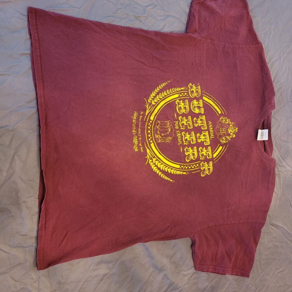 Hot-topic Men's Yellow and Burgundy T-shirt